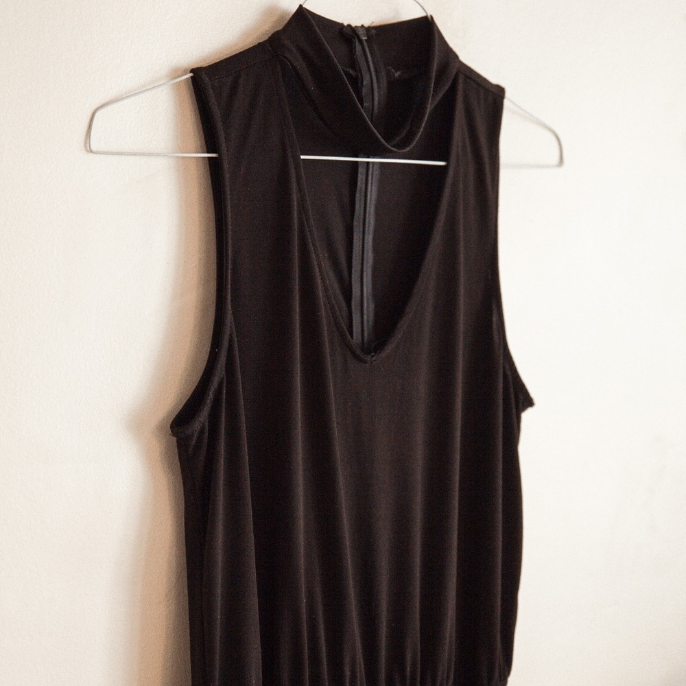 Choker Sleeveless Jumpsuit - Picture 5 of 6